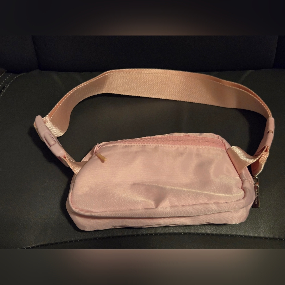 Lululemon | Belt Bag – Light Pink – O/S 1L – NWOT - Picture 4 of 7